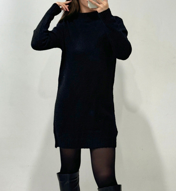 Feinstrickkleid mit Stehkragen – Schwarz