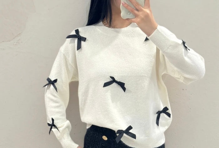Pullover mit schwarzen Schleifen –  | Weiß