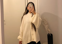 Lange Oversize Strickjacke mit Knöpfen | Weiß