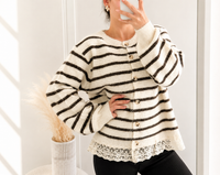 Gestreifter Strickcardigan mit Spitzensaum