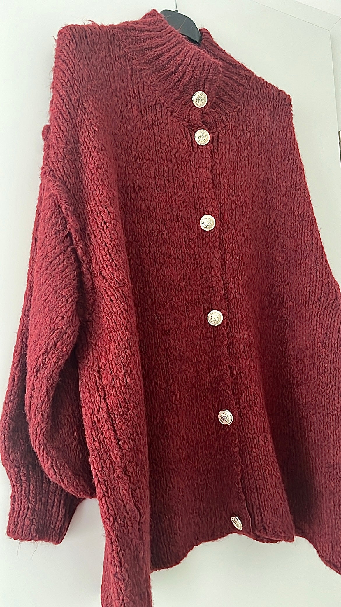 Oversize Cardigan mit goldenen Knöpfen