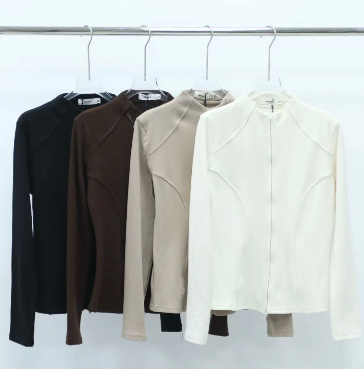 Taillierte Zipper Jacke mit Stehkragen | Braun
