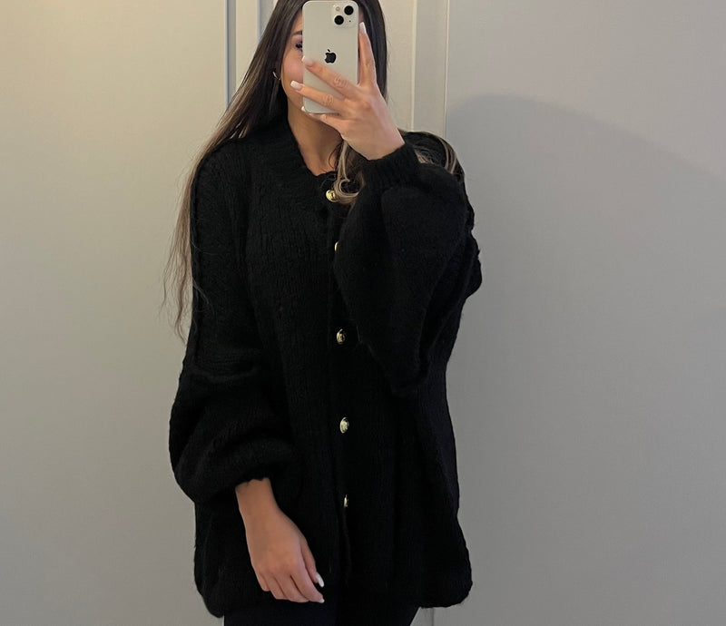 Oversize Cardigan mit goldenen Knöpfen