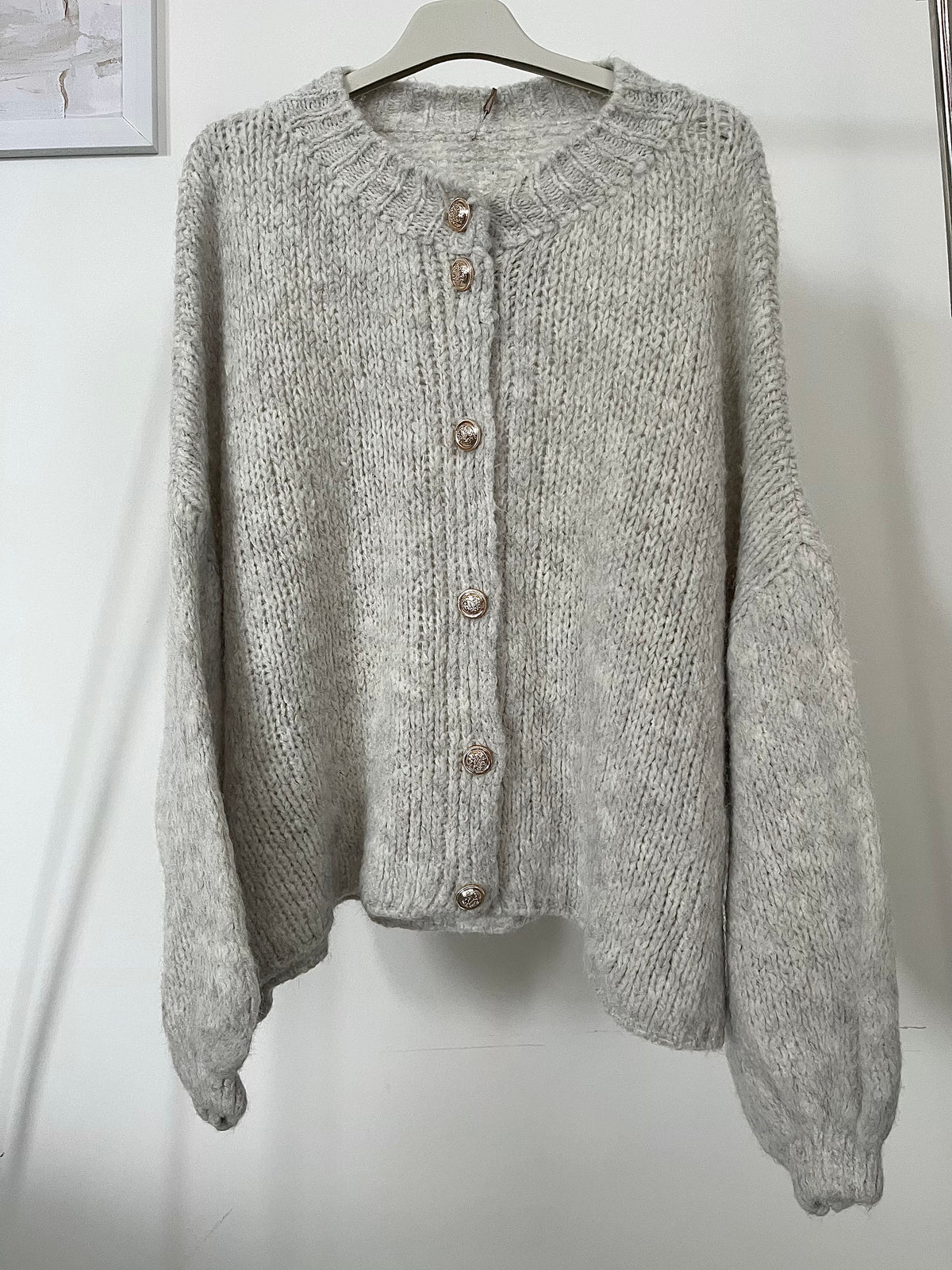 Kurze Oversize Strickjacke mit Knöpfen | Grau