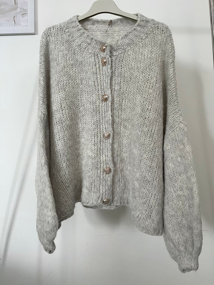 Kurze Oversize Strickjacke mit Knöpfen | Grau