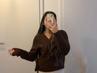 Elegante Wickelstrickjacke – Braun