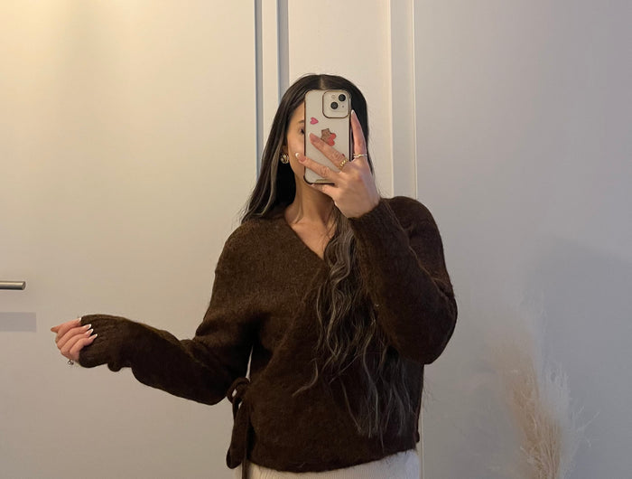 Elegante Wickelstrickjacke – Braun