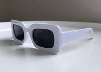 Rechteckige Sonnenbrille in weiß