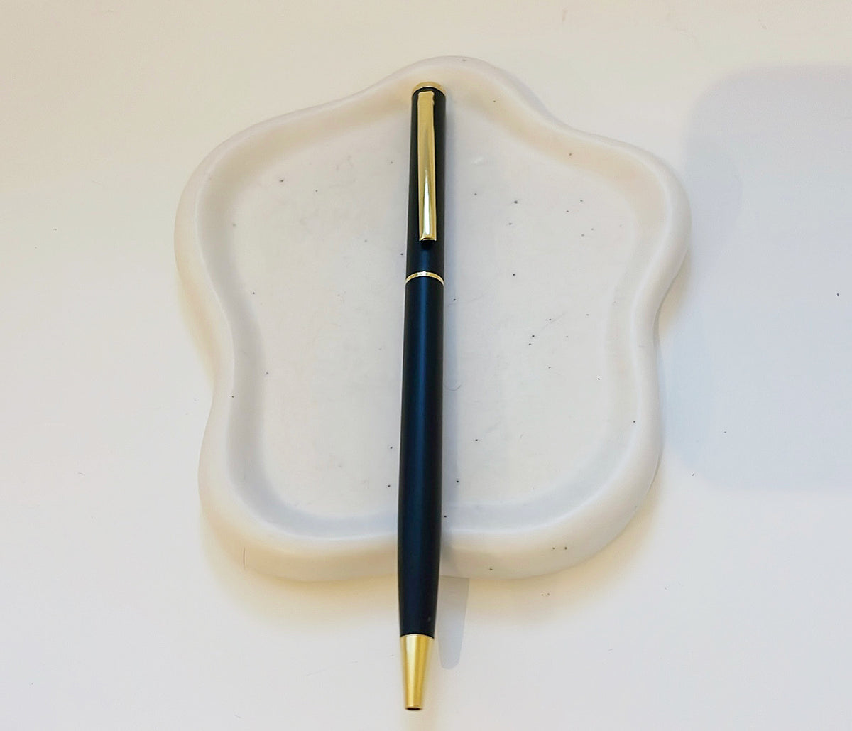 Minimalistischer Kugelschreiber