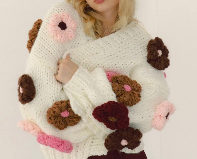Handmade Strickjacke mit Blumen | Bunt