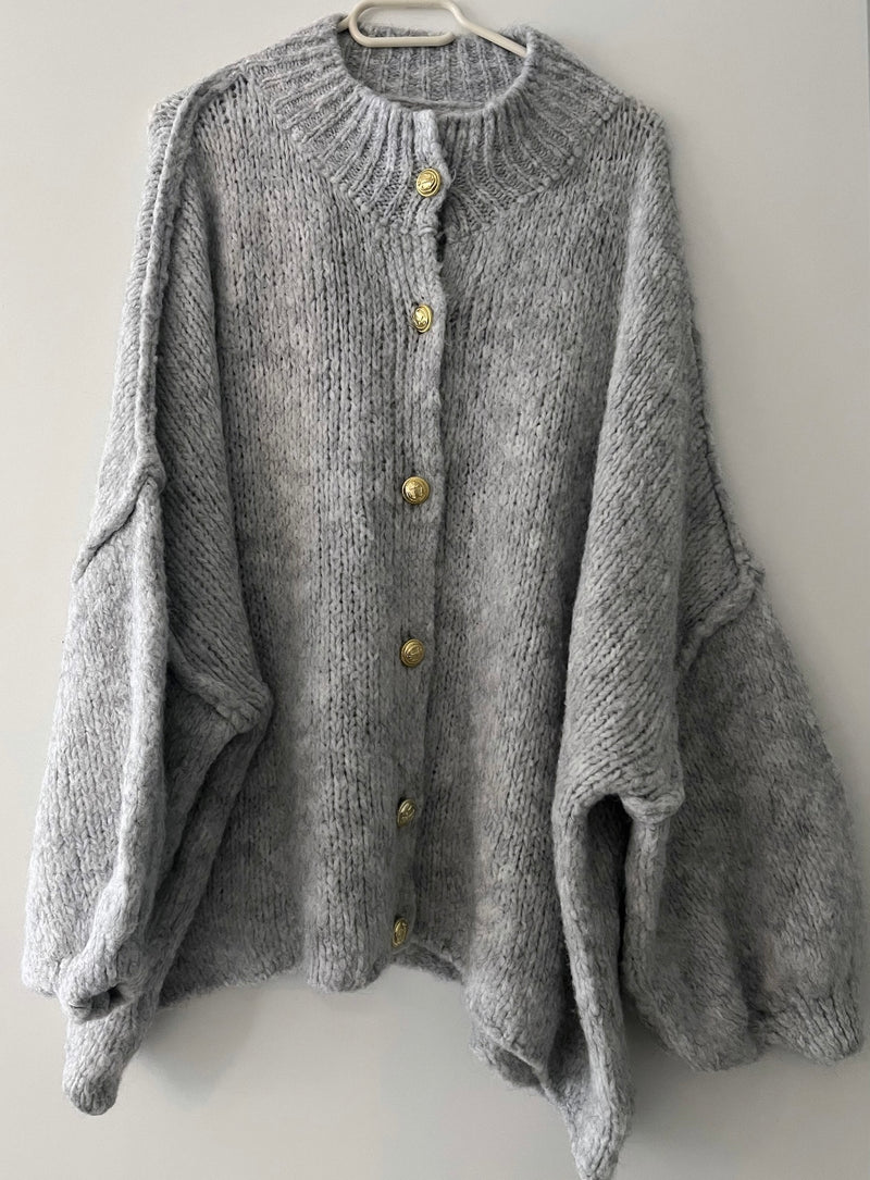 Oversize Cardigan mit goldenen Knöpfen