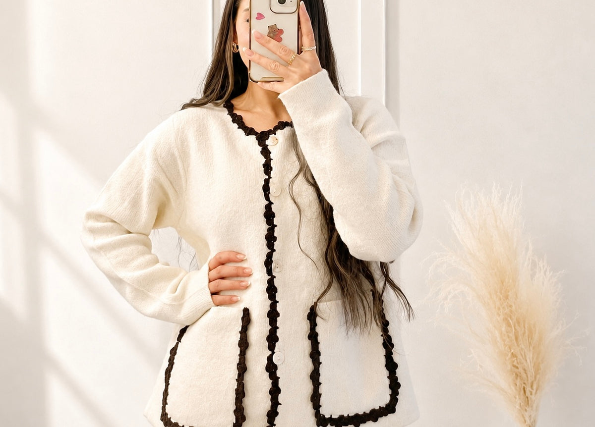 Strickjacke mit Kontrastborte & Knopfleiste – Oversize Cardigan mit Taschen  | Weiß