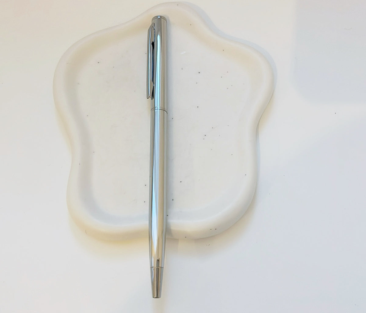 Minimalistischer Kugelschreiber