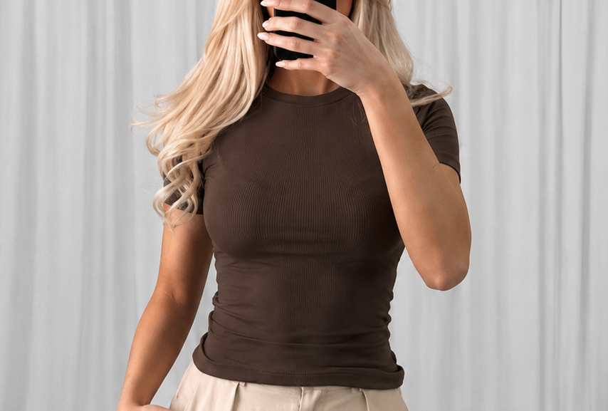 Basic Stretch Shirt – Figurbetontes T-Shirt | Dunkelbraun