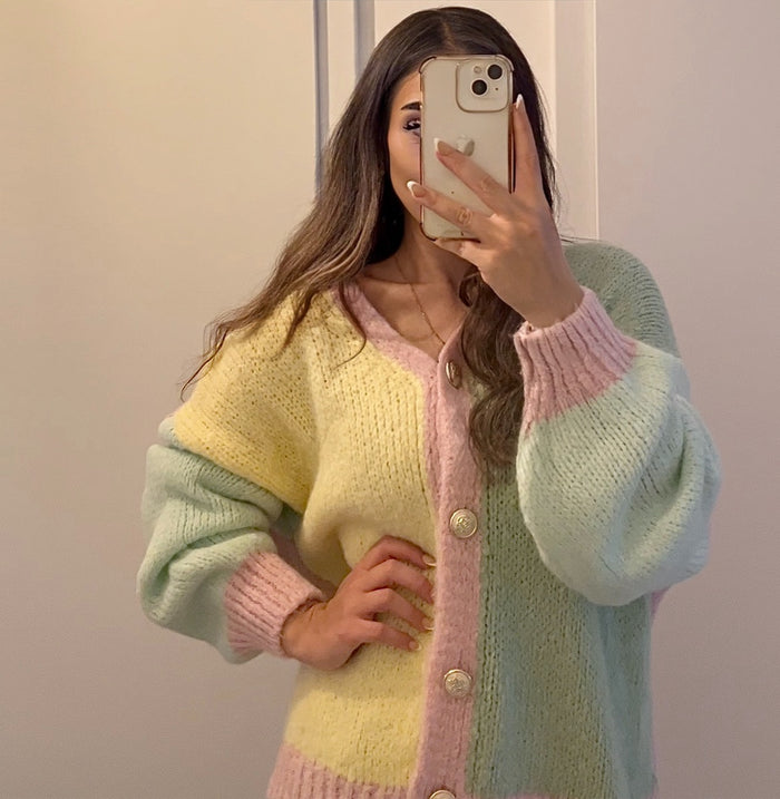 Strickjacke mit Knöpfen – bunt