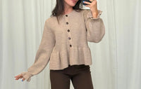 Vorbestellung |  Strickcardigan mit Volant  | verschiedene Farben