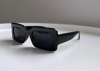 Rechteckige Sonnenbrille in schwarz