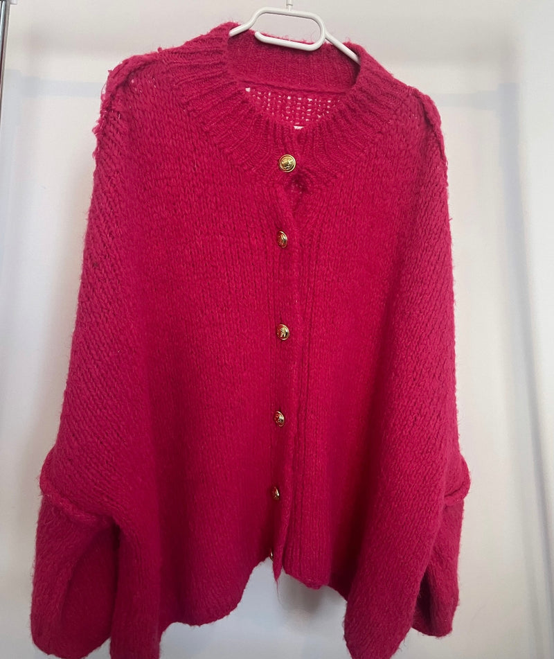 Oversize Cardigan mit goldenen Knöpfen