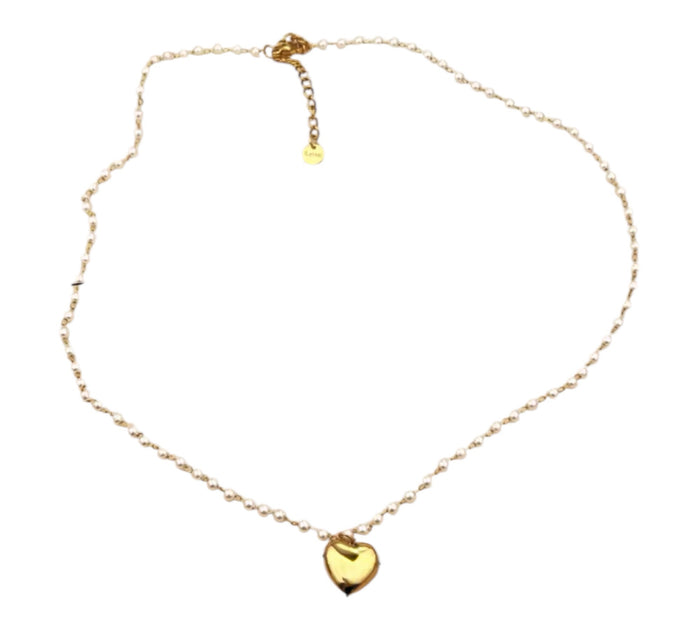 Goldene Perlenkette mit Herzanhänger