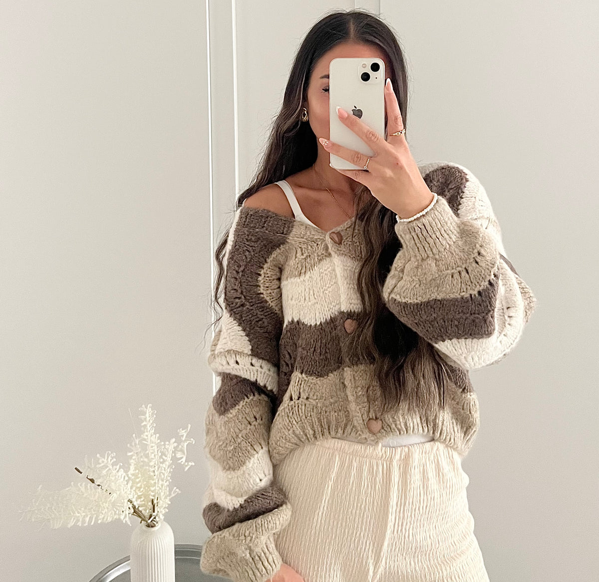 Strick-Cardigan mit Streifenmuster und Herzknöpfen – Beige