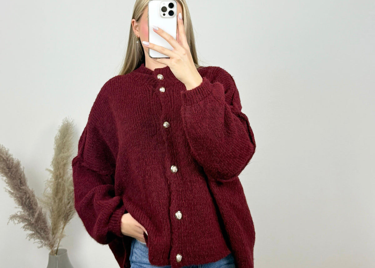 Lange Oversize Strickjacke mit Knöpfen | Weinrot