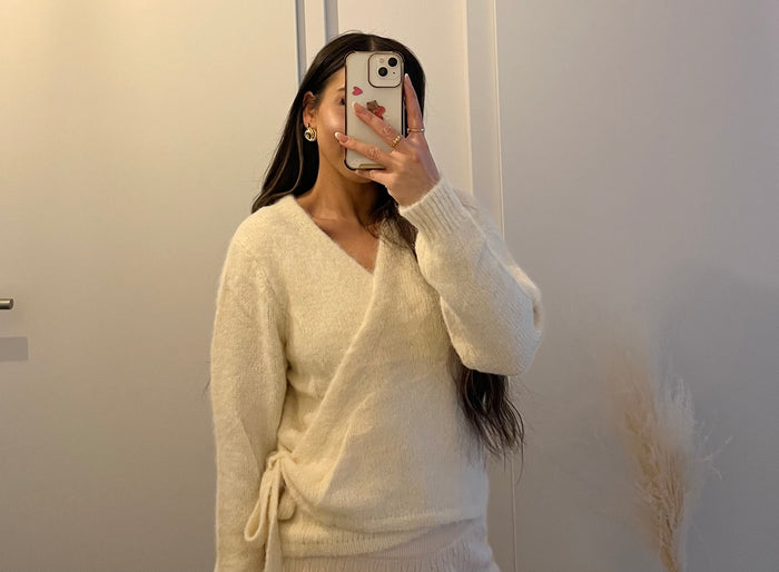 Elegante Wickelstrickjacke – Creme