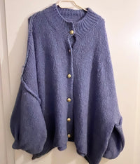 Oversize Cardigan mit goldenen Knöpfen