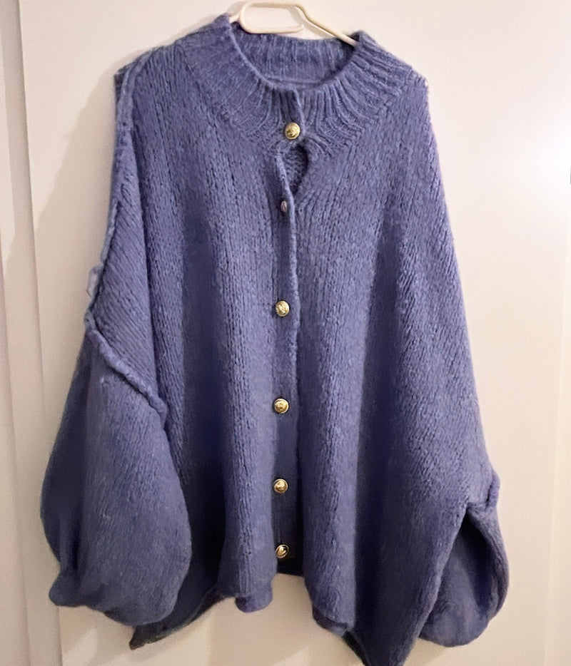 Oversize Cardigan mit goldenen Knöpfen