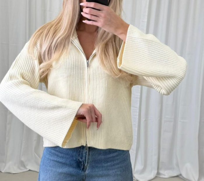 Strickjacke mit Reißverschluss – Feinstrick Cardigan mit weitem Ärmel | Beige