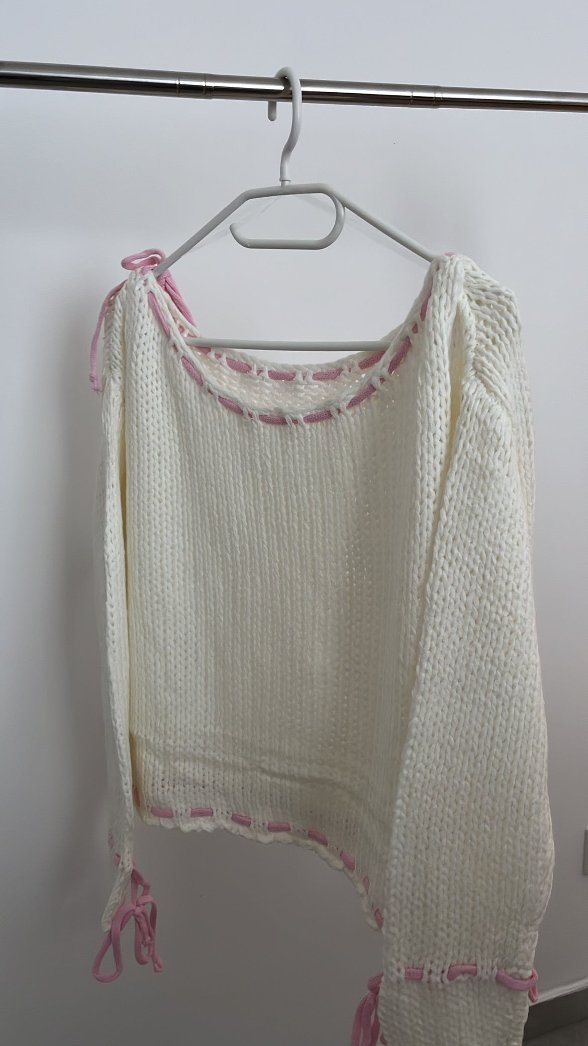 Pullover mit Schnüren