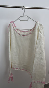 Pullover mit Schnüren